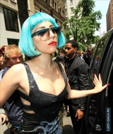 Lady Gaga  прибыла  на радио "Sirius XM" в Нью-Йорке