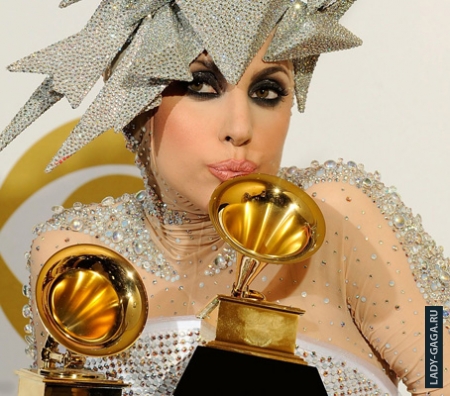 Леди Гага пролетает с Grammy