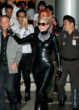 Леди Гага в аэропорту Тайланда