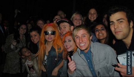 Леди Гага с фанатами в Мельбурне (фото)