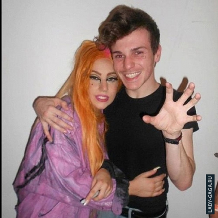 Леди Гага с фанатами в Мельбурне (фото)